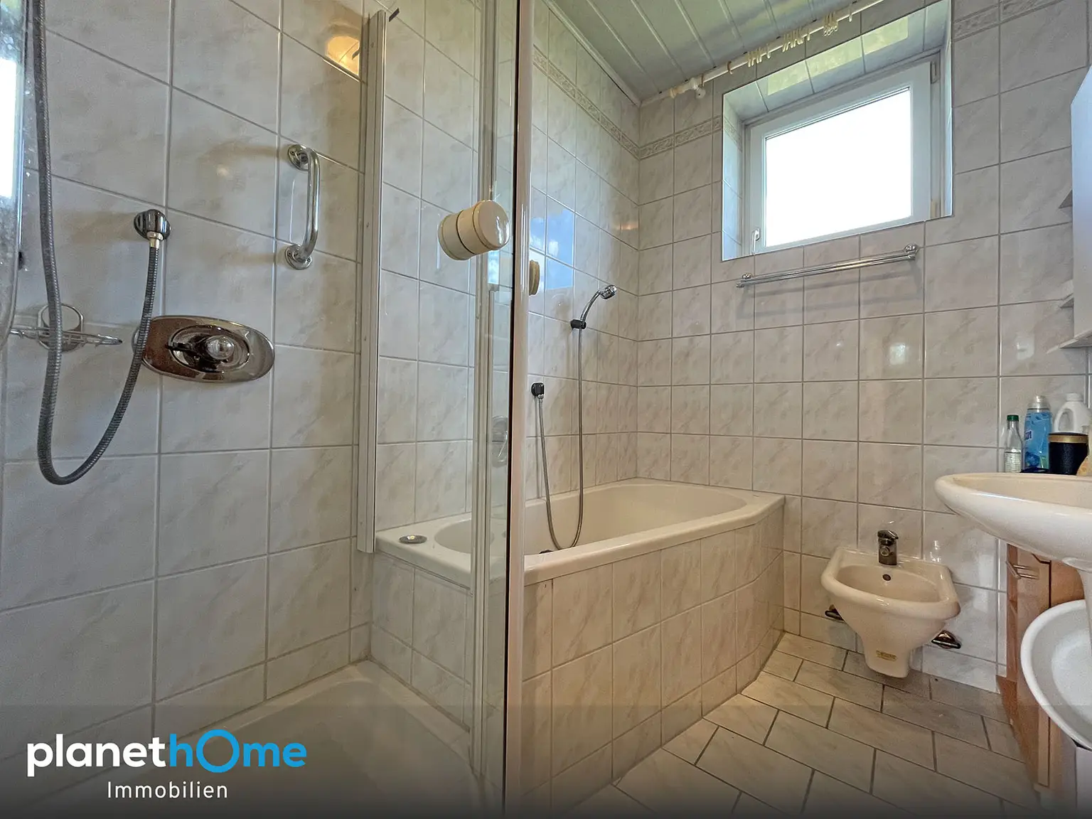 Badezimmer mit Wanne