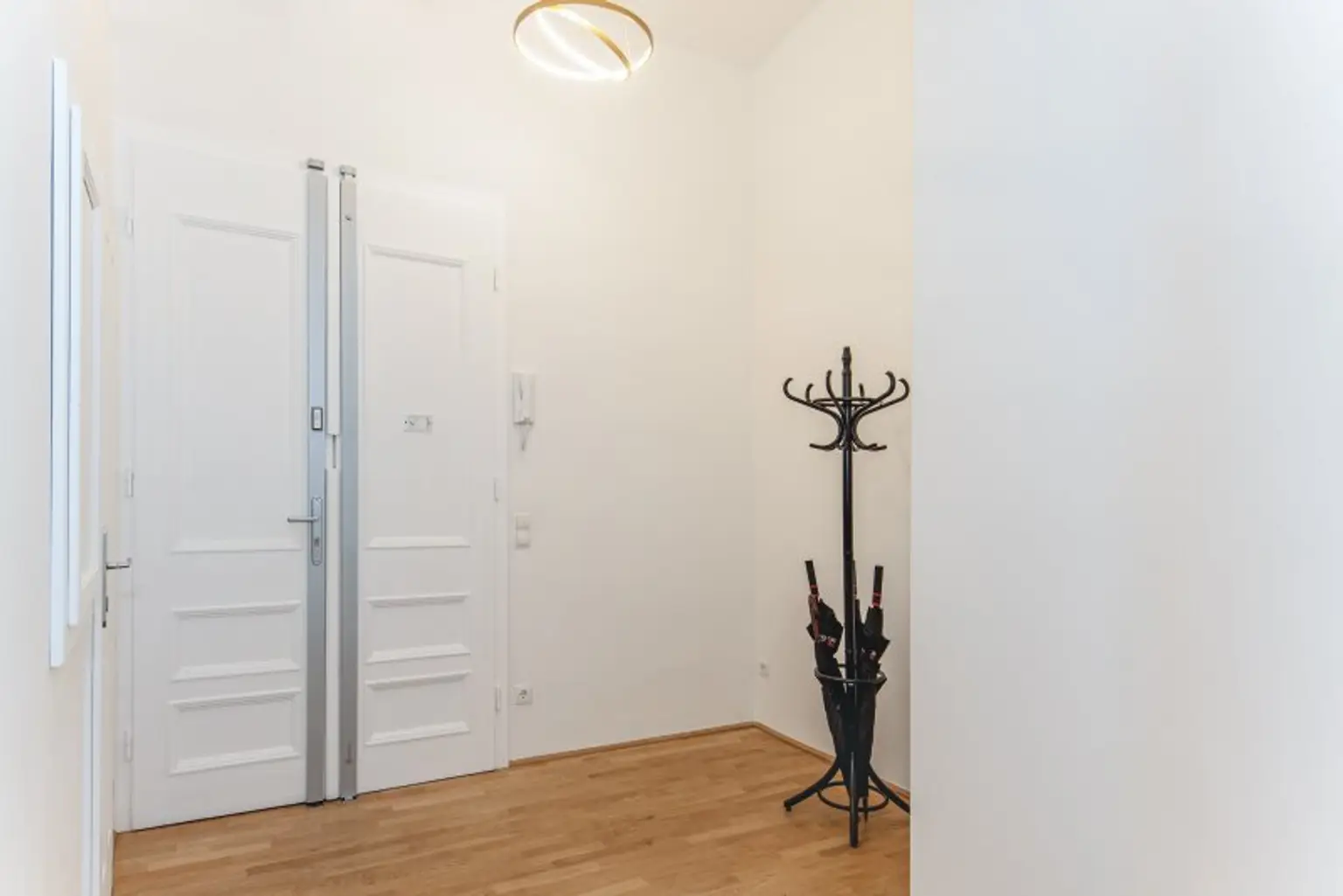 Provisionsfrei! All-In-Bürozimmer am Brahmsplatz als Untermiete!