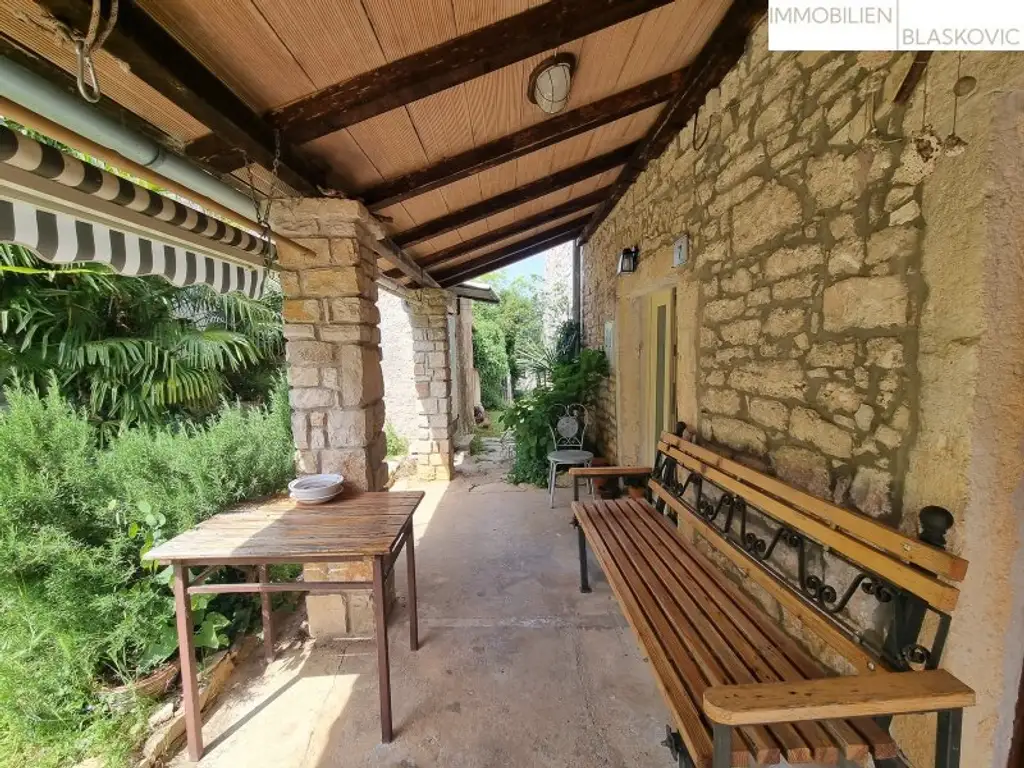 Juwel - Restauriertes Steinhaus mit Pool und Meerblick