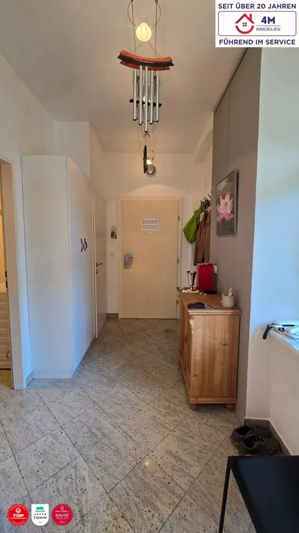Drei Zimmer Stilaltbau-Rarität in begehrter Lage – sonnig, ruhig und elegant