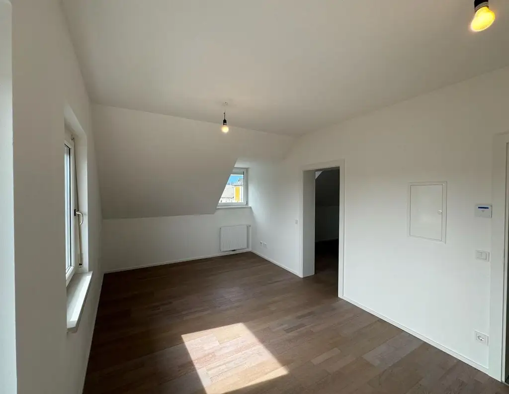 Top 2 - Gemütliche 2-Zimmer-Dachgeschosswohnung mit Blick auf den Grünberg und Traunstein