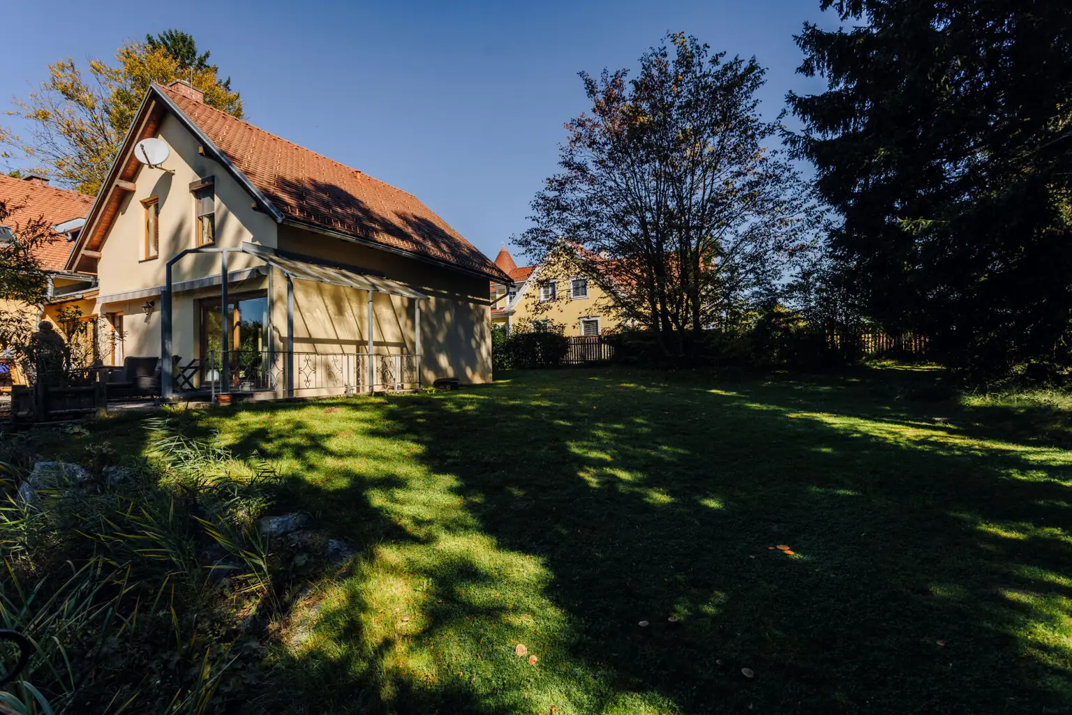 Großzügiges Einfamilienhaus mit Schwimmteich in Weinitzen - ländliche Geborgenheit trifft modernen Wohnkomfort