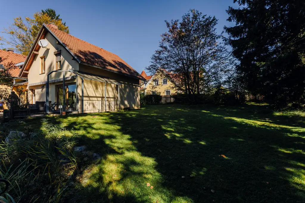 Großzügiges Einfamilienhaus mit Schwimmteich in Weinitzen - ländliche Geborgenheit trifft modernen Wohnkomfort