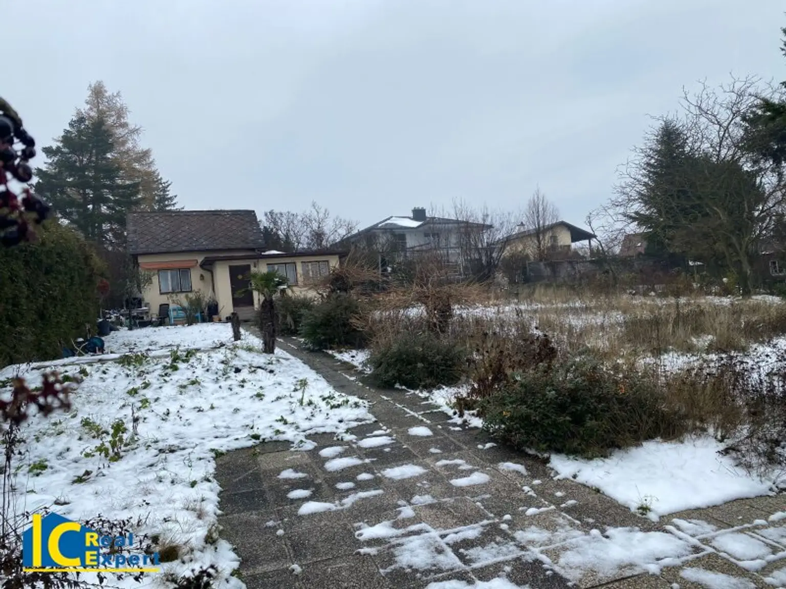 Südseiger Baugrund mit Sommerhaus