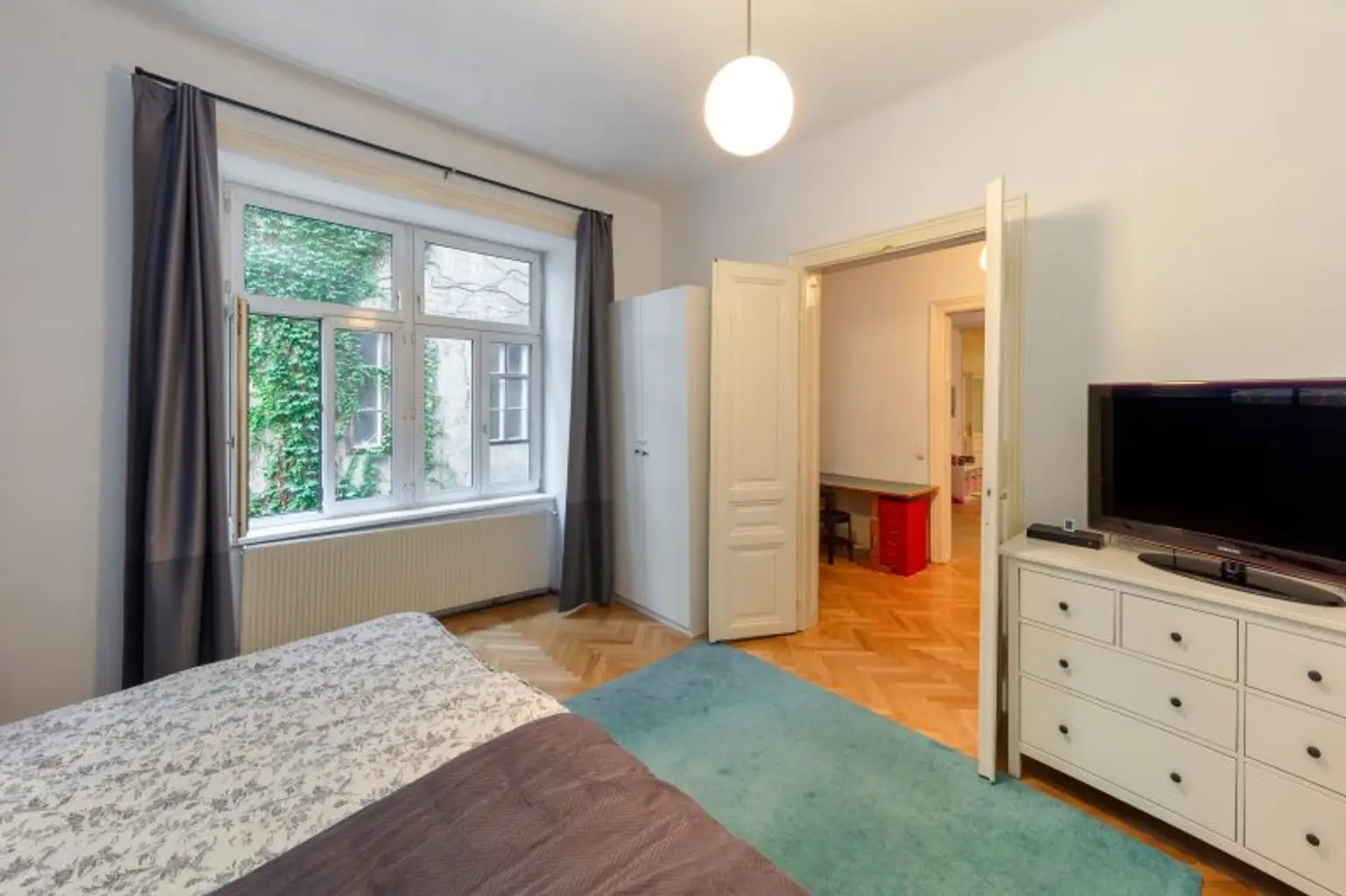 Großzügige Altbauwohnung im Herzen des Stuwerviertels