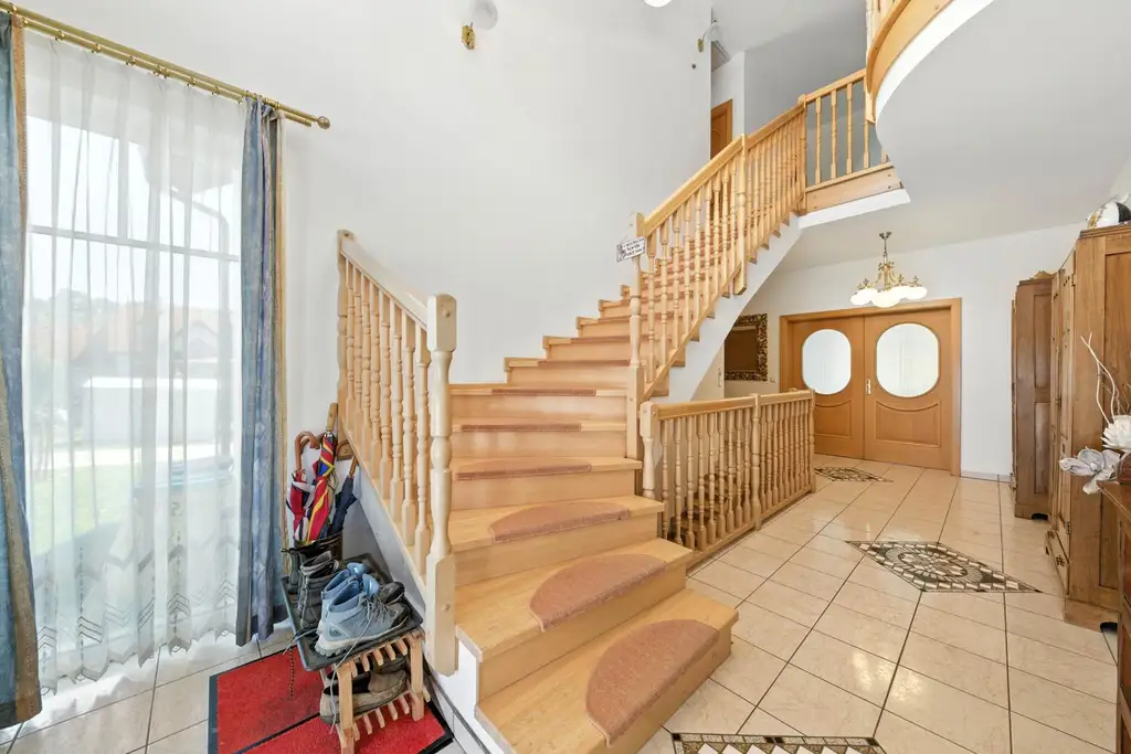 HOCHKARÄTIGES WOHNEN IN GRÜNRUHELAGE! WOHLFÜHL-REFUGIUM DER EXTRA KLASSE: TRADITION TRIFFT MODERNSTEN KOMFORT!