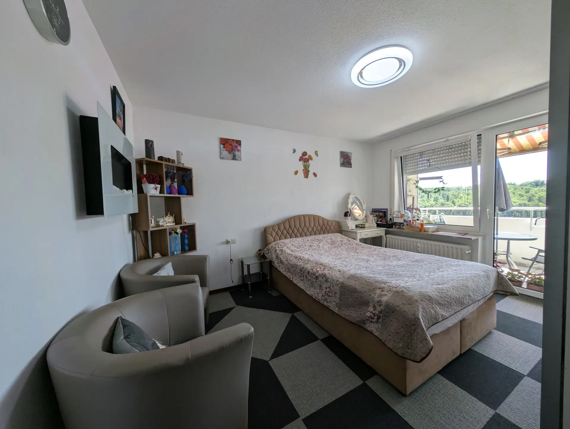 Schlafzimmer 1