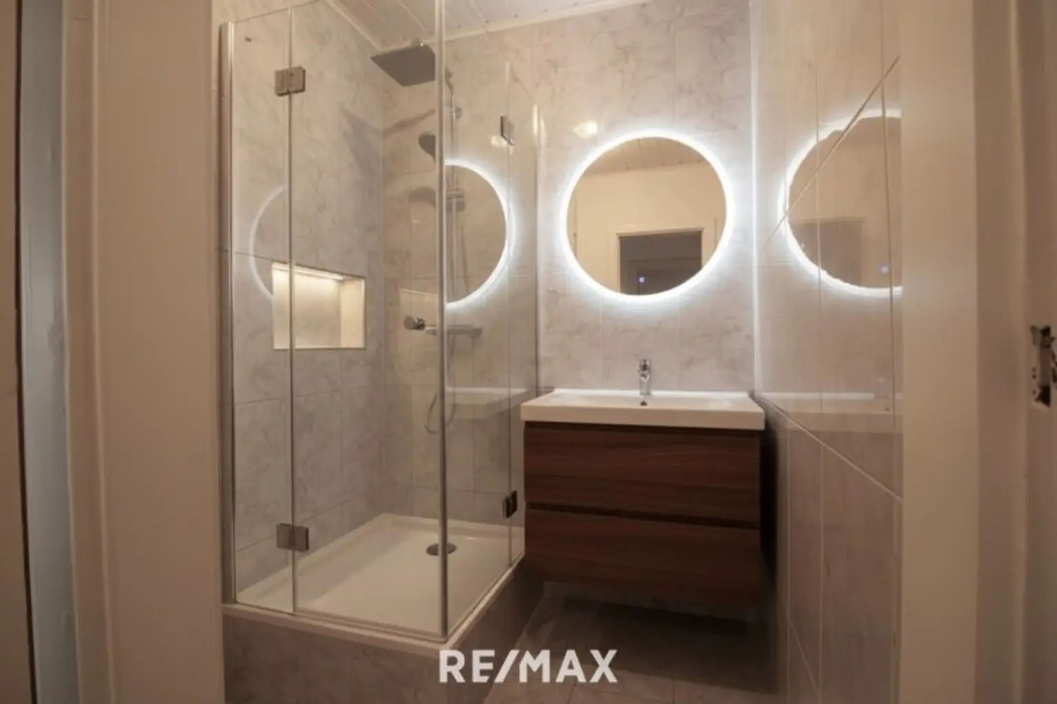 Badezimmer KI generiert