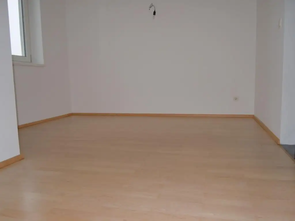 Helle 3,5-Zimmer-Wohnung mit Wintergarten & Loggia - verfügbar ab November 2025