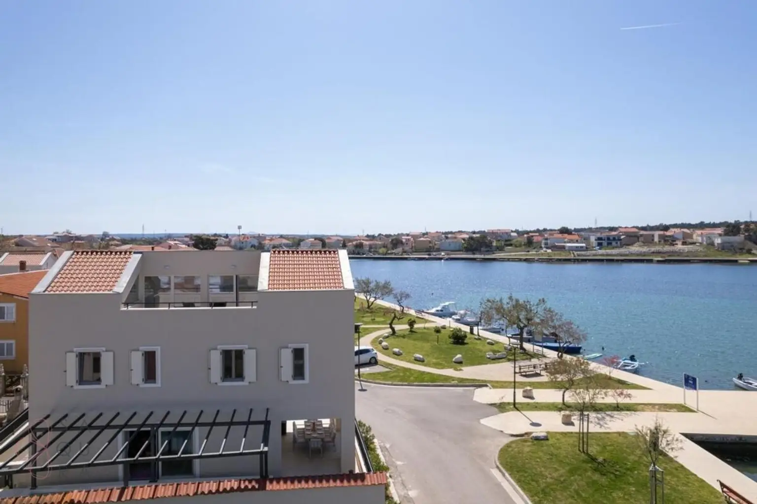 Prime Seafront Villa bei Zadar –Exklusivität am Meer mit Renditepotenzial