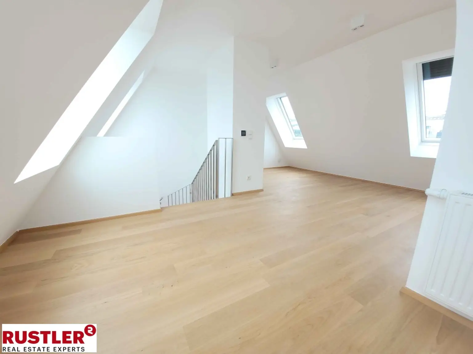 Luxuriöse Dachterrassenwohnung auf 3 Etagen direkt an der U3 - klimatisiert - mit Garage!