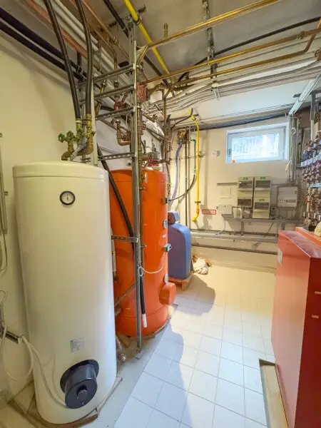 🏡 Großzügiges Einfamilienhaus mit Werkstattkeller, Garage & Terrasse in Stockerau mit Ausbaupotenzial!