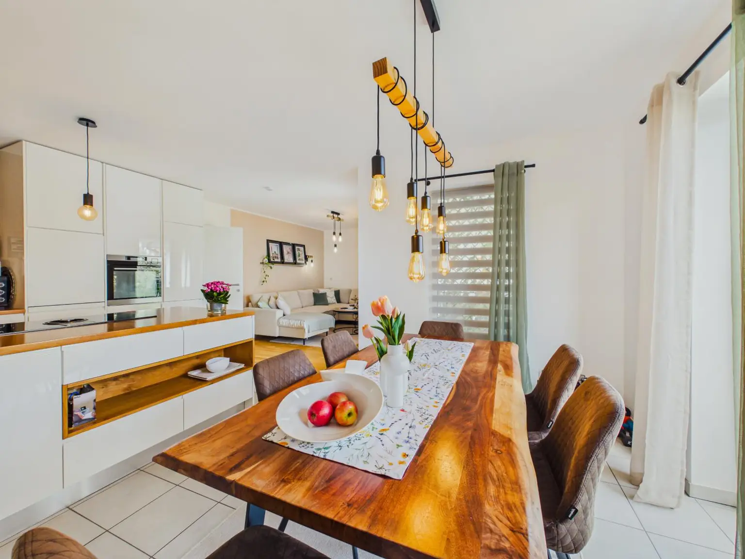 Wohn- und Essbereich 11