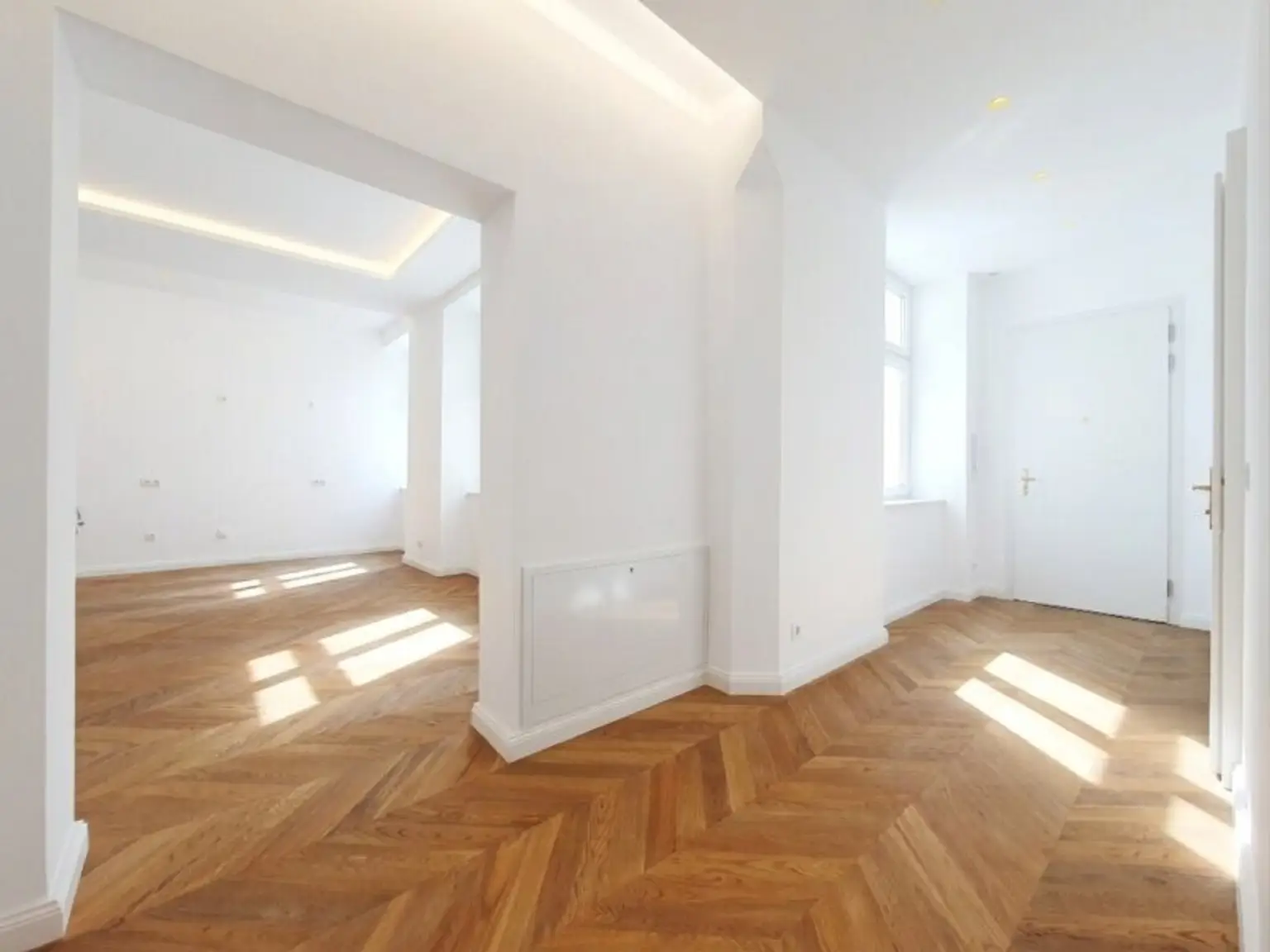 einladenden Vorraum / Wohnküche mit Balkon 1