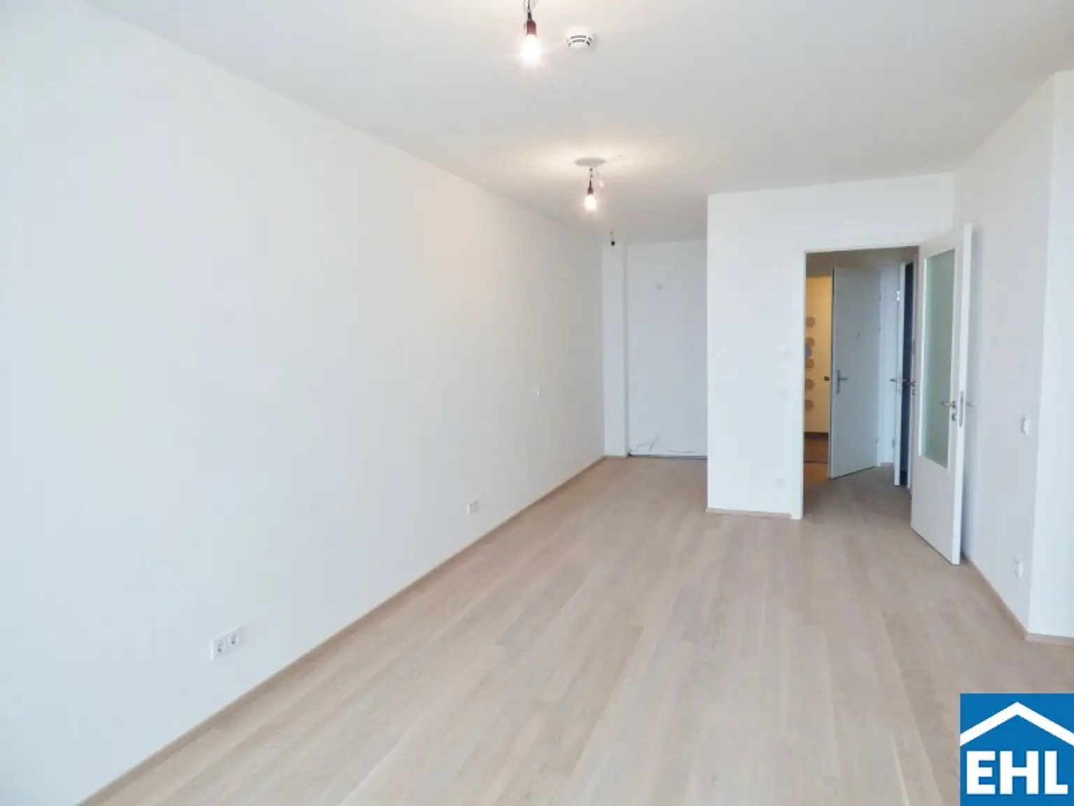 1,5-Zimmerwohnung mit Balkon bei der U1!