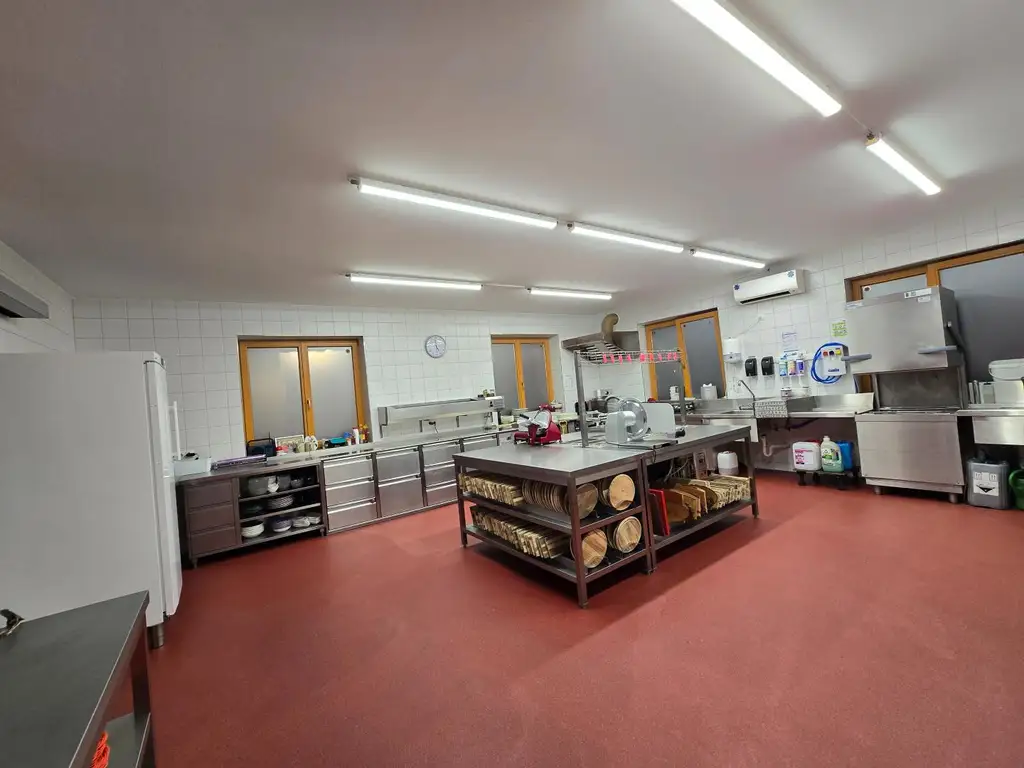 Großes Haus für Visionäre in Aussichtslage (Buschenschank, Weingärten)