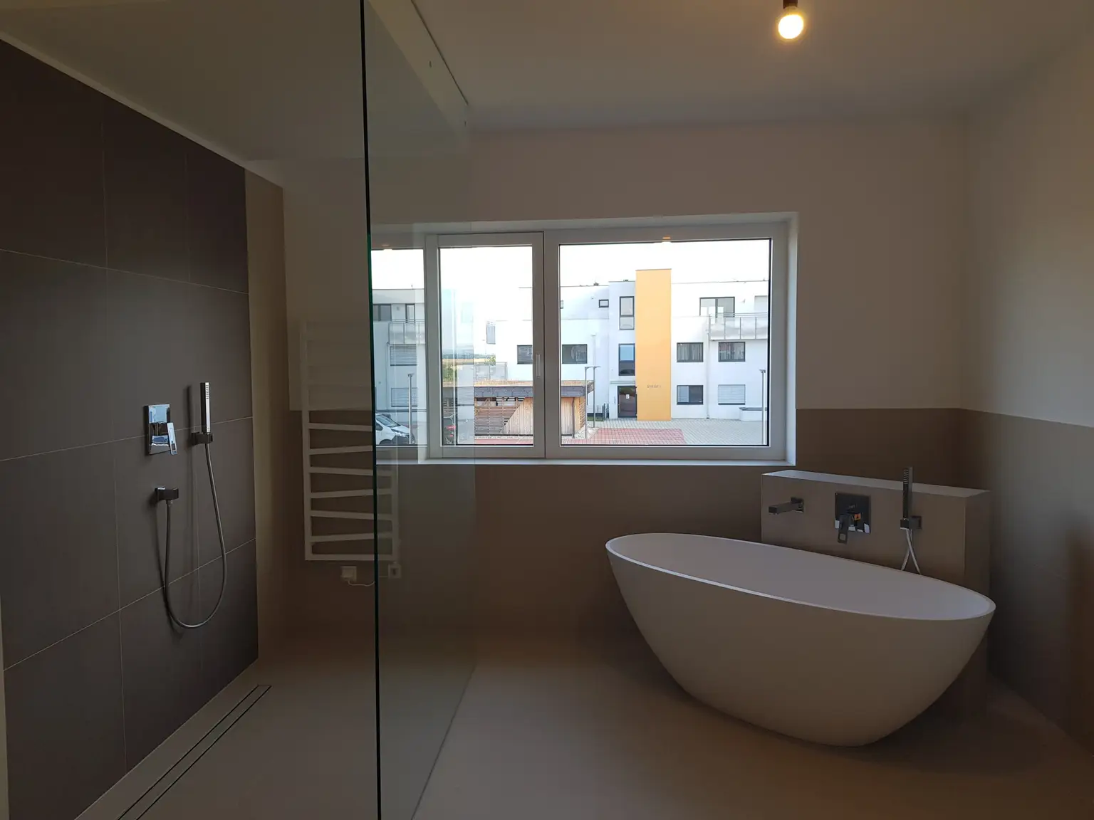 PERFEKTES, MODERNES, NEUES TRAUMHAUS IM ERSTBEZUG AM FELSER SEE