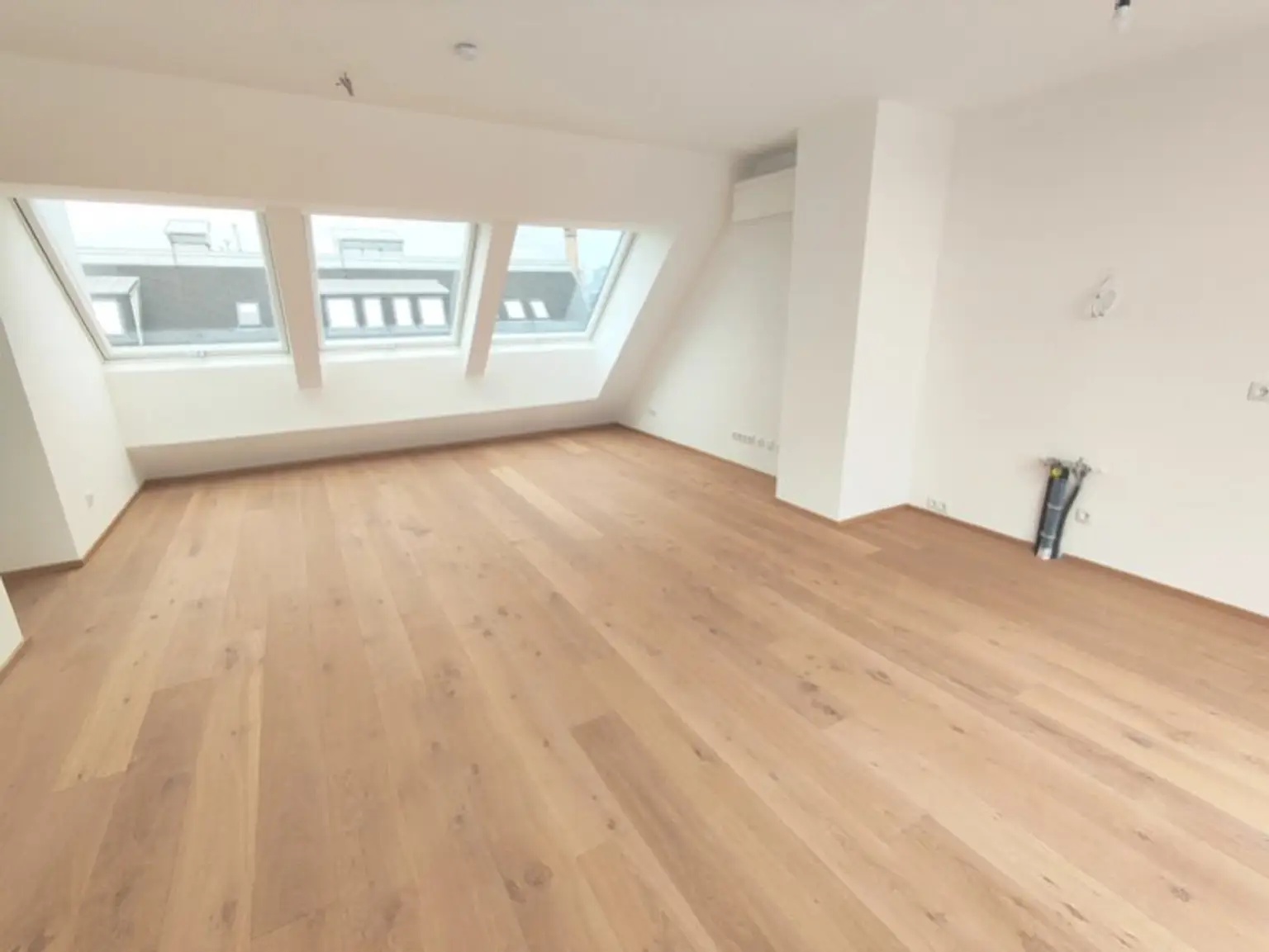 Modern wohnen in Meidling! Drei-Zimmer DG-Erstbezug mit Terrasse! Top79