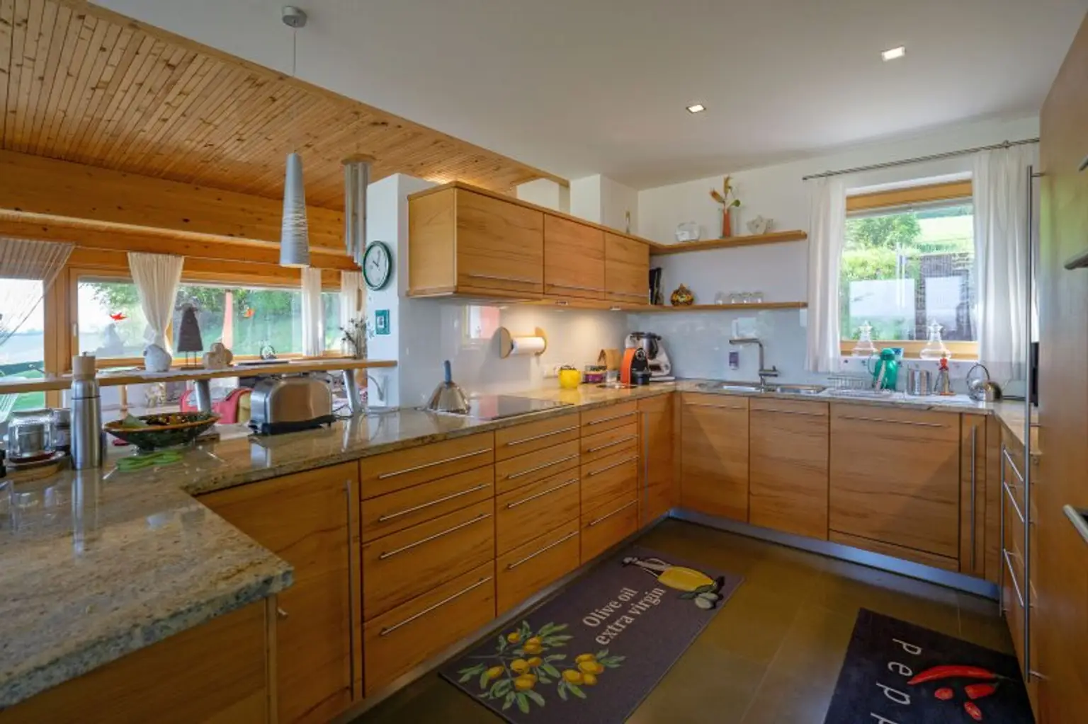 Tischlerküche nach Maß mit Siemens Einbaugeräten