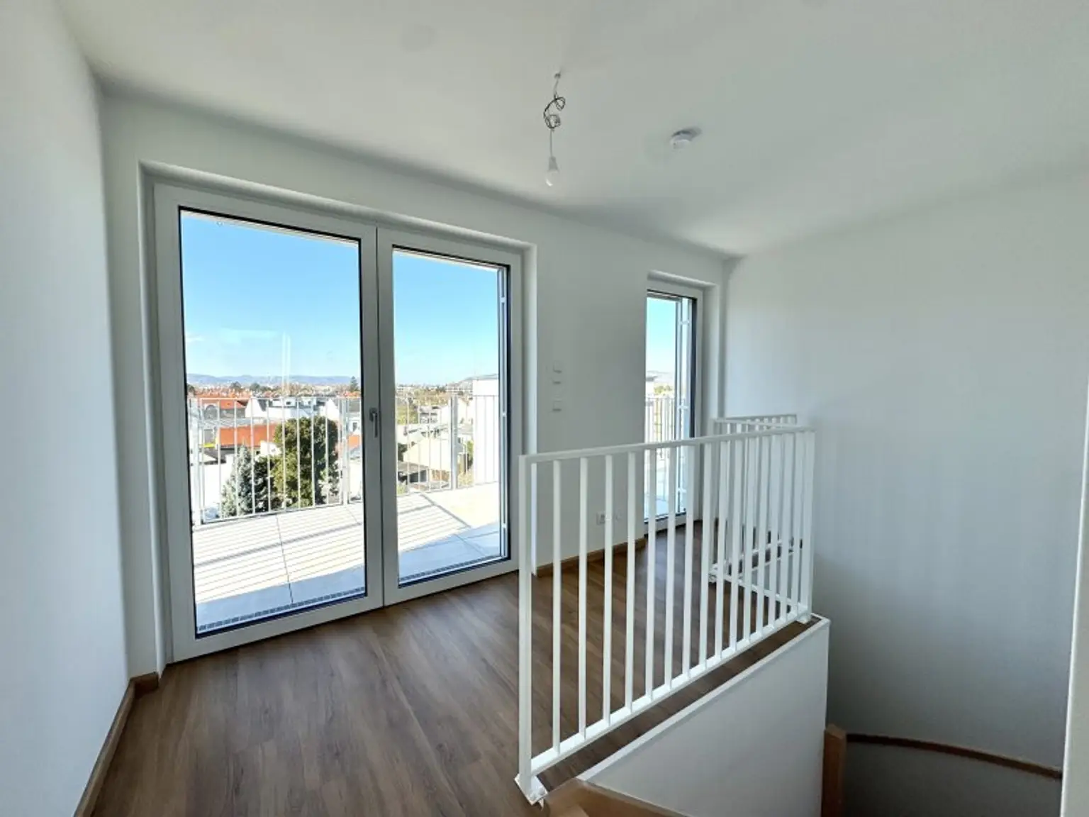 Dachgeschossausbau mit Terrasse & Klimaanlage - Erstbezug - UNBEFRISTETE Mietdauer