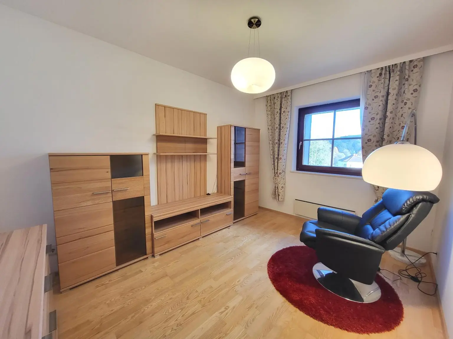 GEMÜTLICHE 3-ZIMMER-WOHNUNG MIT LOGGIA UND WUNDERSCHÖNEM AUSBLICK