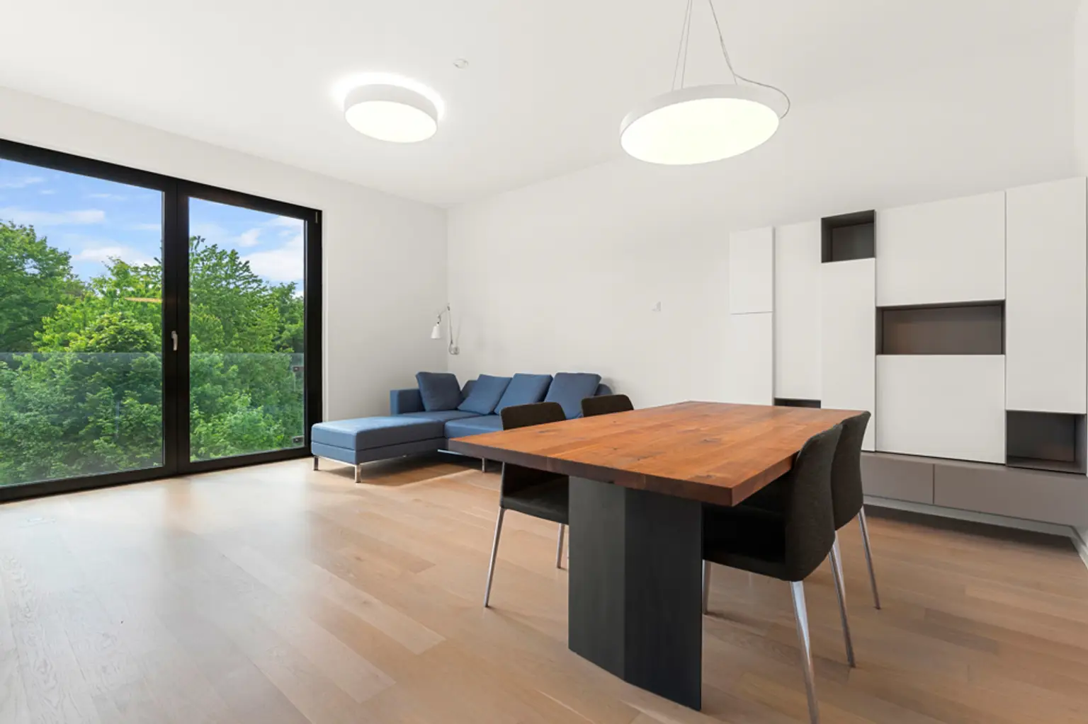 Seewohnung in erstklassiger Lage mit Outdoor-Pool