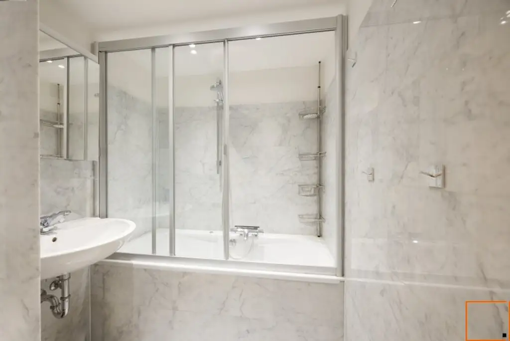 Luftiges Familien-Penthouse mit Ateliercharakter, großen Terrassen und Grünblick