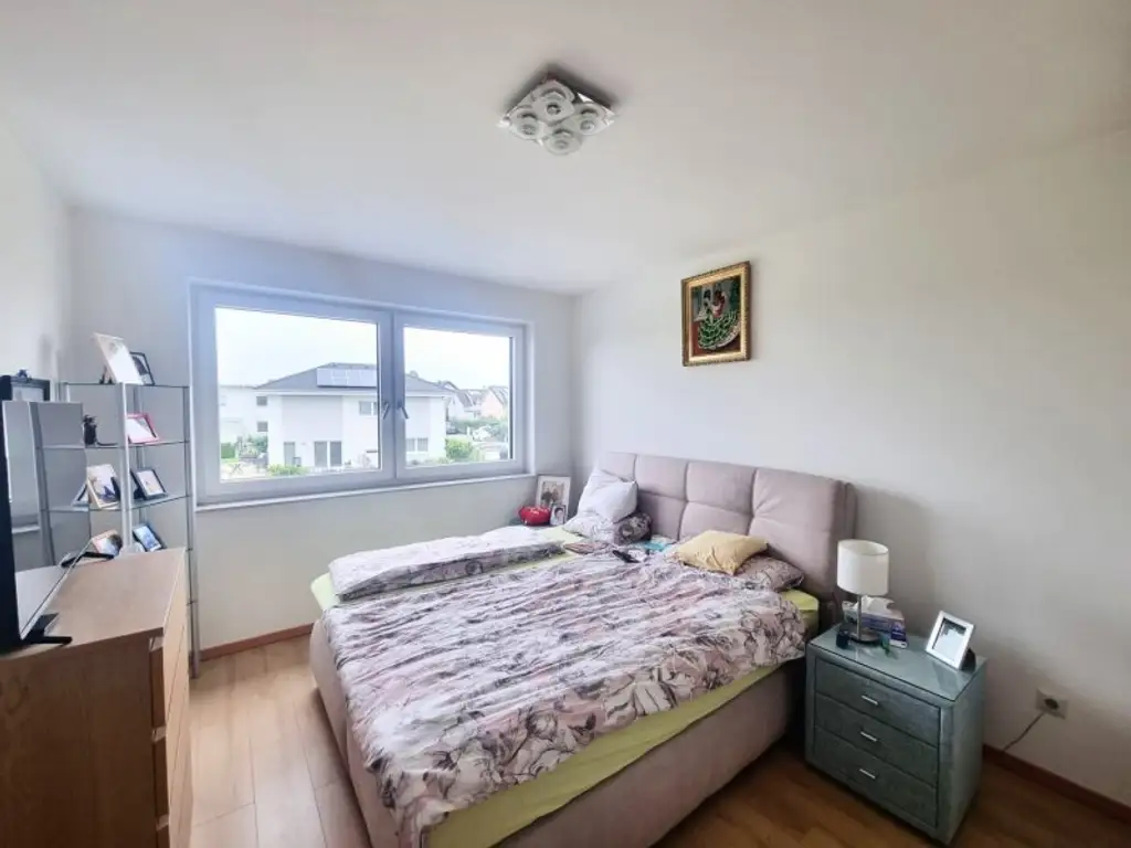 Ruhiges Wohnen vor den Toren Wiens – 6 Zimmer, 2 Bäder, Garten, Wintergarten & zwei Stellplätze