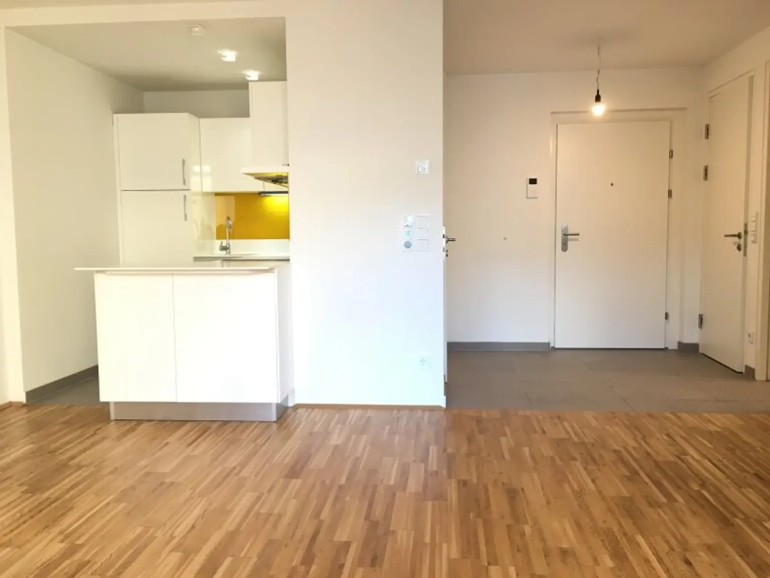 2-Zimmer Wohnung mit Balkon in den grünen Garten! Direkt bei U3 Kendlerstraße!