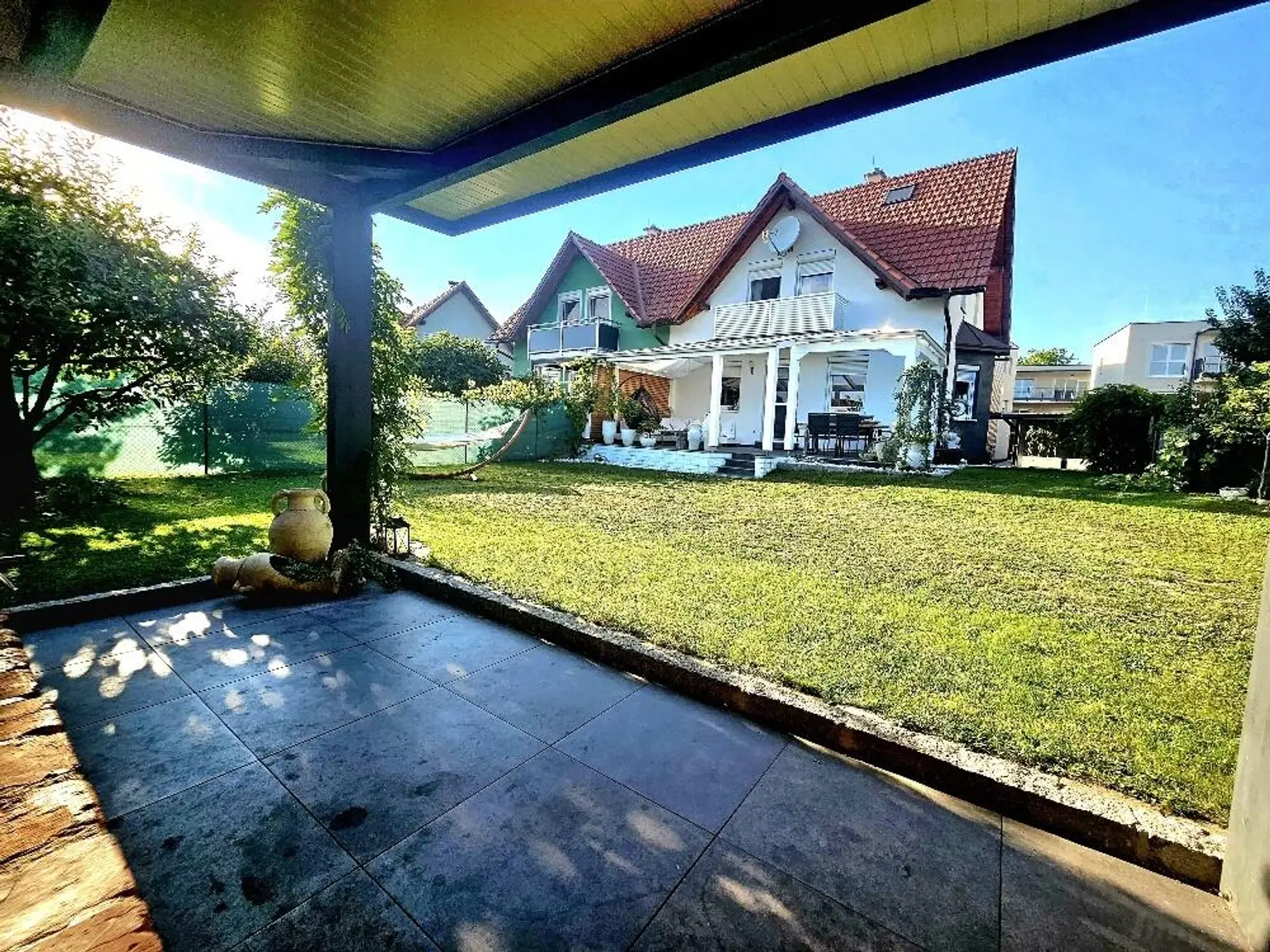 Traumhafte Doppelhaushälfte für junge Familien – modern, hell & mit viel Platz!