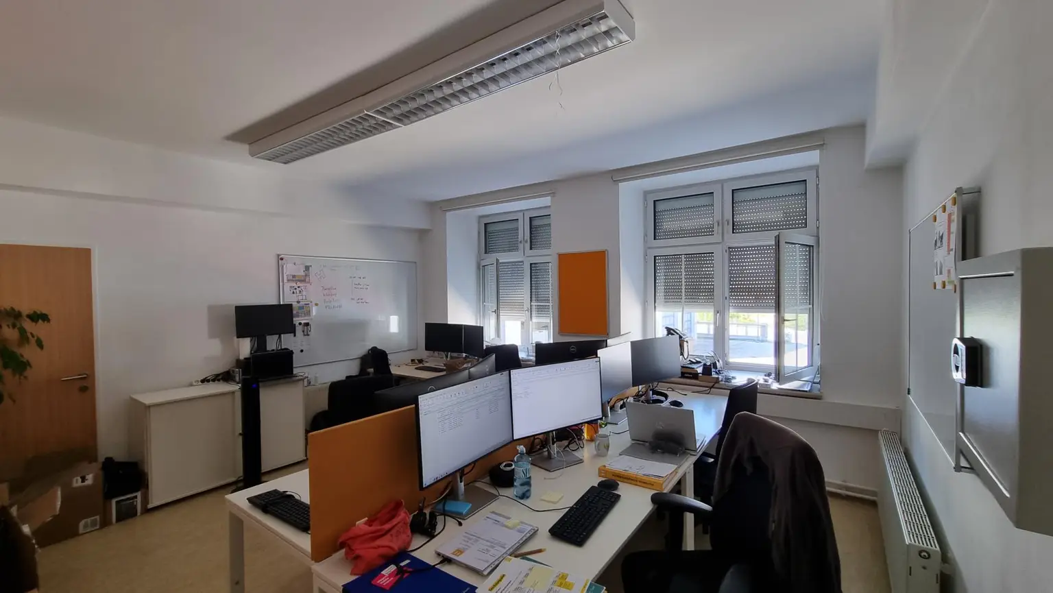 Büro 8