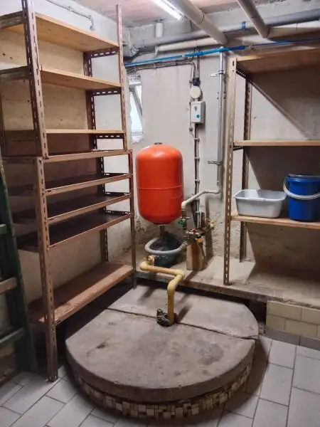 ***Das Mini-Haus mit einer Fläche von etwa 72 m² bietet ausreichend Platz für eine kleine Familie***