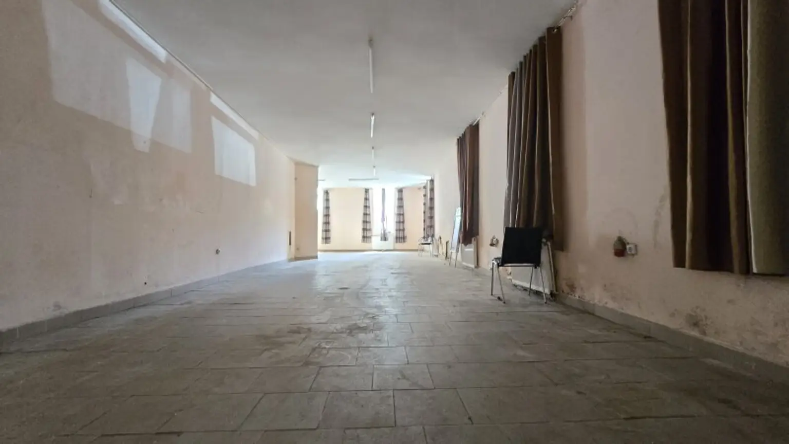 Schöne Geschäftslokal, Gewerbeimmobilien, Souterrain