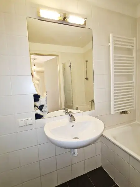 HUMBOLDTGASSE, U1 NÄHE, 76 m2 Neubau inkl. 4 m2 Loggia, Wohnküche, 2 Zimmer, Parketten, Wannenbad, 2. Liftstock