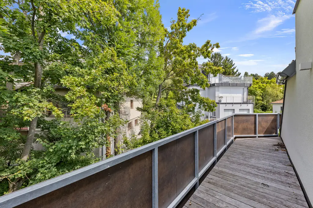 DG-Wohnung mit atemberaubender Dachterrasse in absoluter Grünruhelage