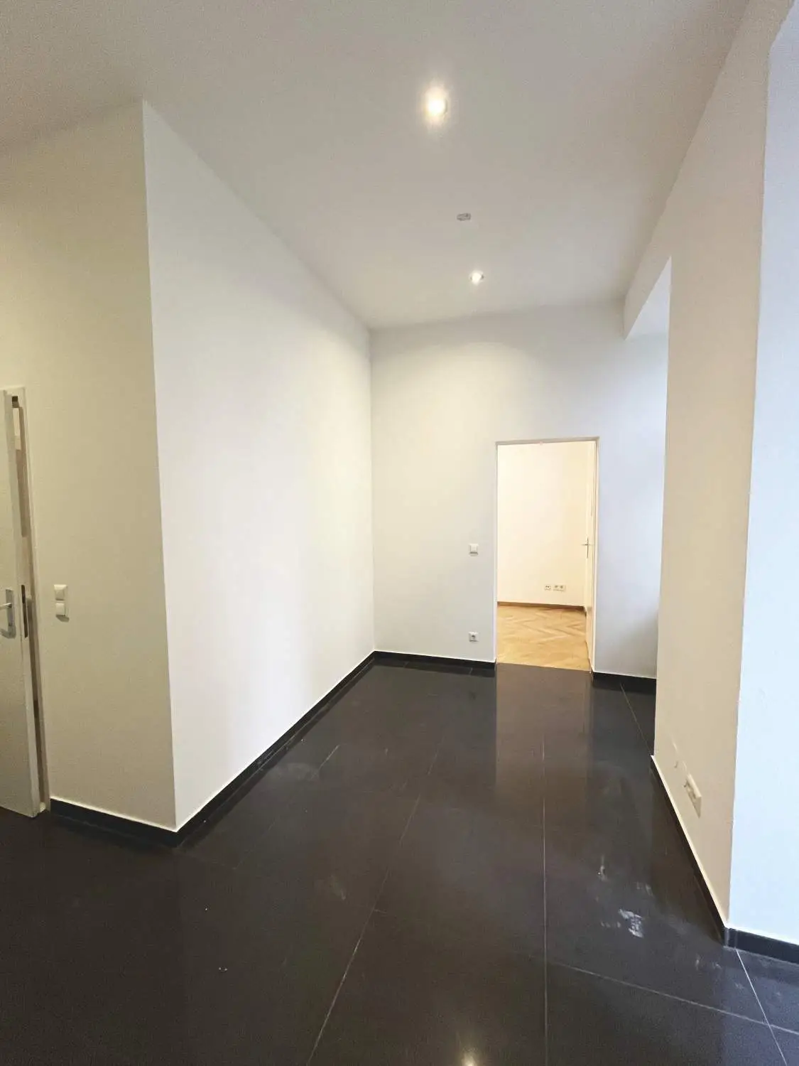 Gemütliche 2 Zimmer Wohnung mit Eigengarten
Nähe Altes AKH