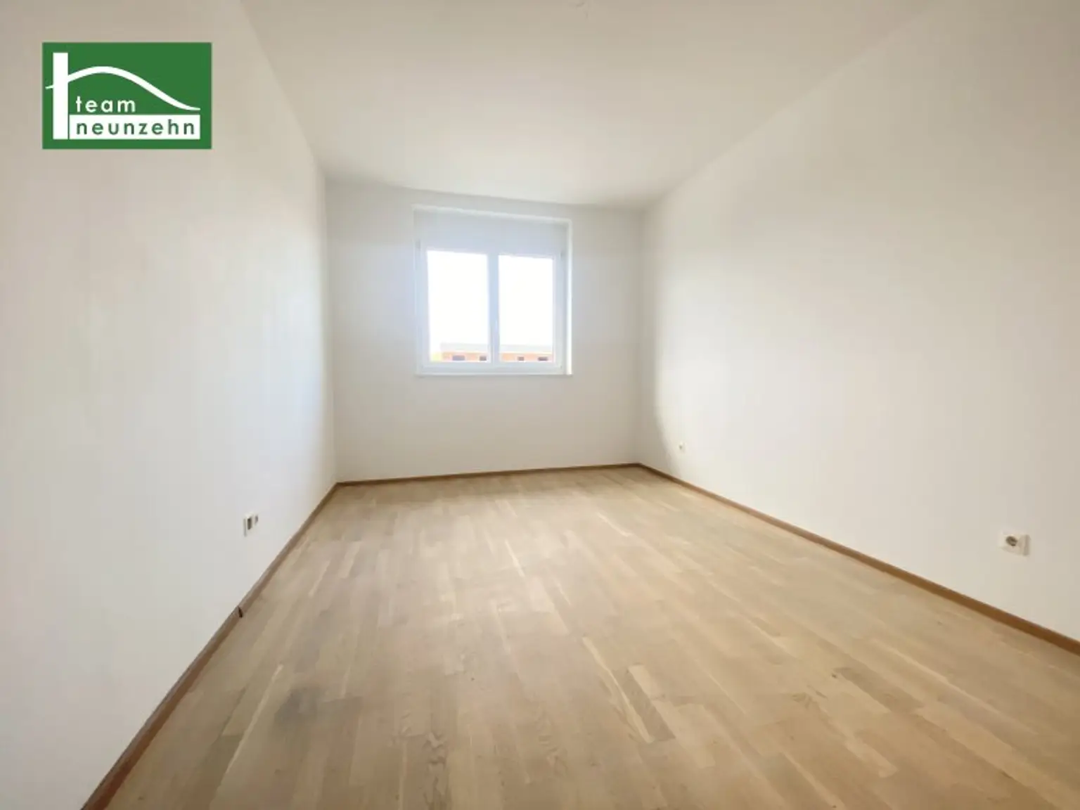 INVESTMENT-WOHNUNGSPAKET! ATTRAKTIVER PREIS! 8 WOHNUNGEN in gebrauchtem Neubauhaus! 4 Stellplätze inkludiert! - JETZT ZUSCHLAGEN
