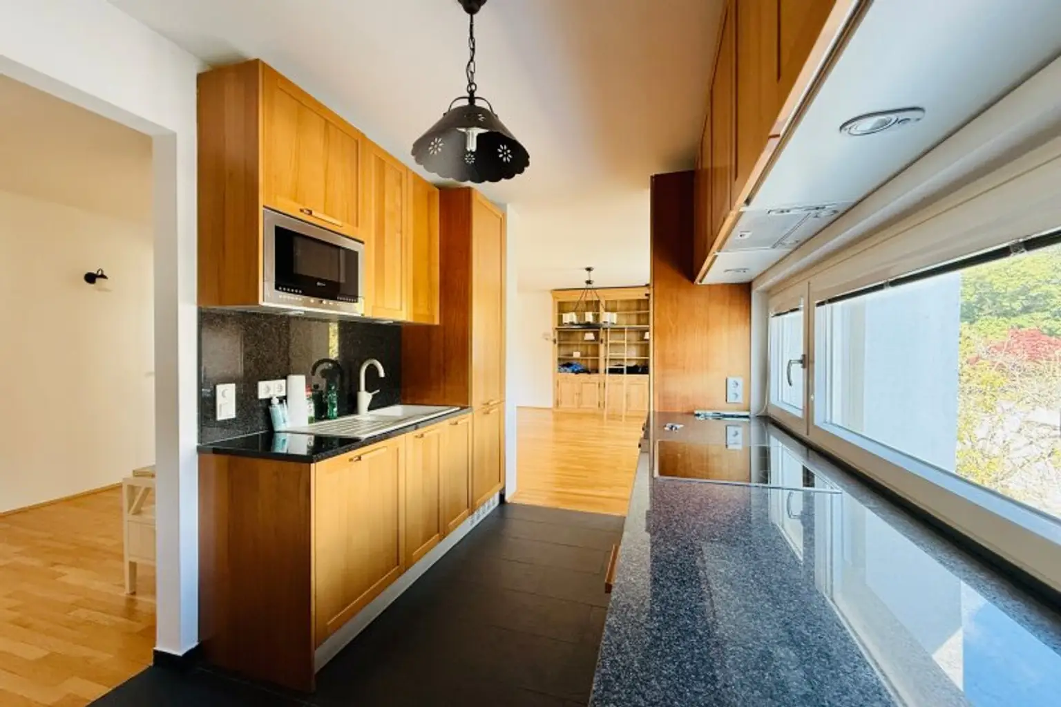 Geräumige 4 Zimmer DG-Wohnung ohne Schrägen, inkl. Terrasse und Garagenplatz