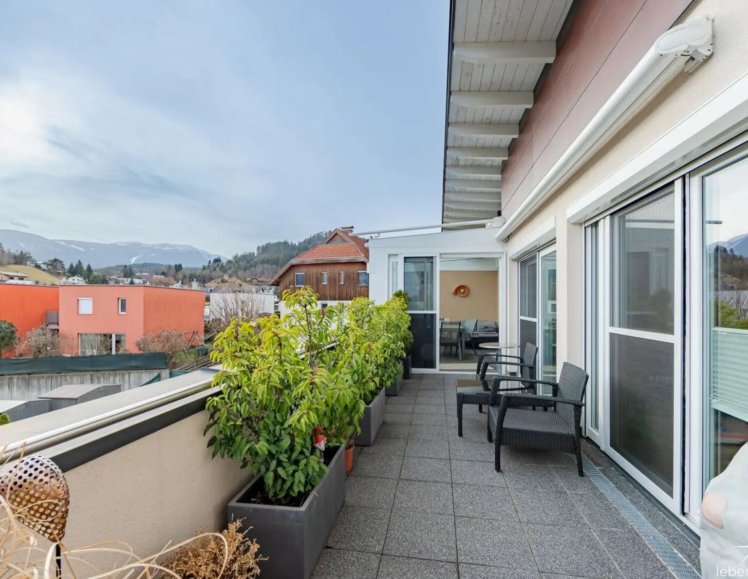 Großzügige Dachgeschoßwohnung mit 5 Zimmern, traumhafte Dachterrasse und Loggia.