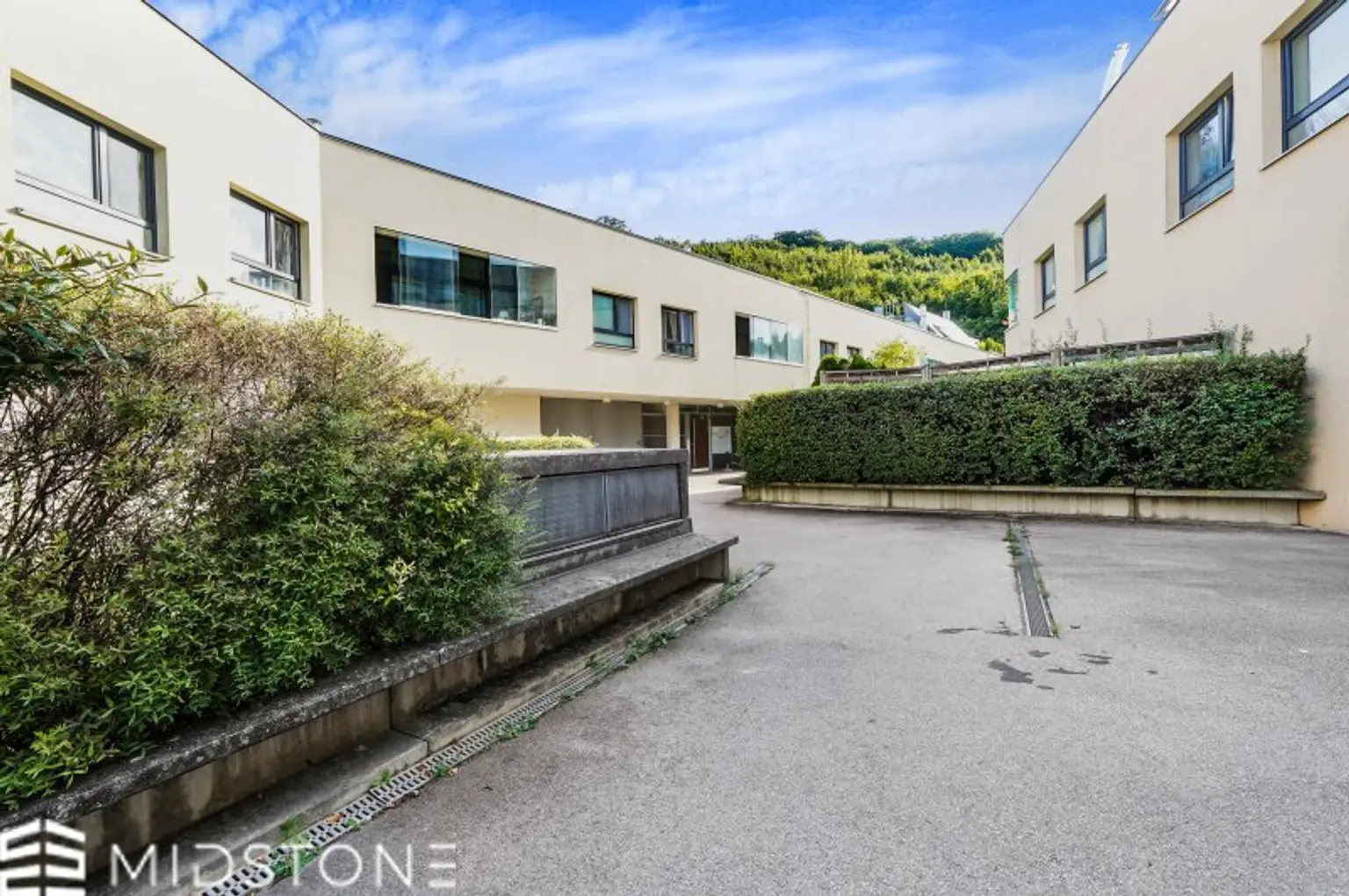 *Sonnige Gartenwohnung in ruhiger Lage* Komfortables Wohnen mit Terrasse und Garage