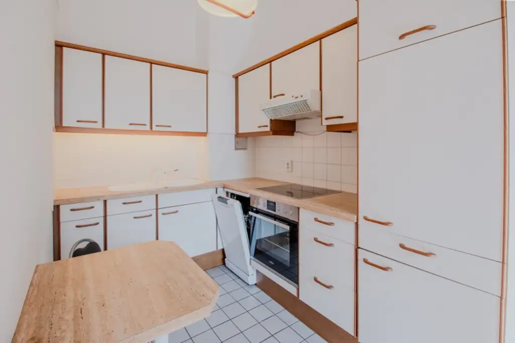 Helle 2-Zimmer-Altbauwohnung im 19. Bezirk – Nähe Hohe Warte / Silbergasse