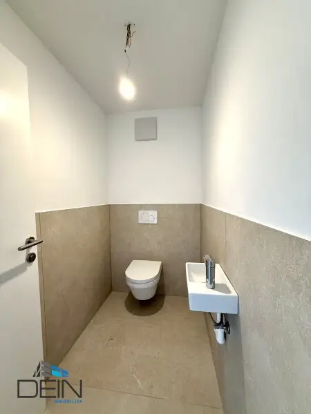 PROVISIONSFREI! EXKLUSIVE 3 ZIMMER DG-WOHNUNG MIT EINER KLEINEN TERRASSE IN STAMMERSDORF!