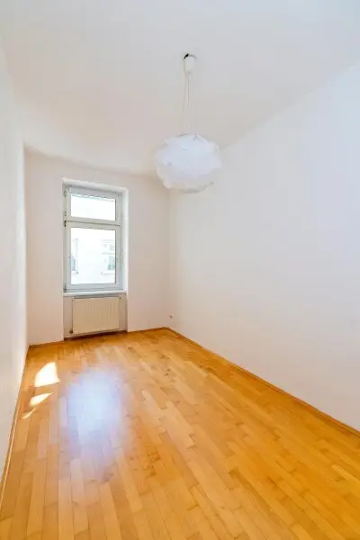 2 Zimmer Wohnung im 3. Liftstock in sehr guter Lage