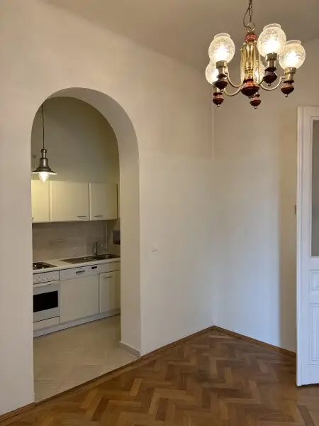 Charmante 2-Zimmer-Wohnung in repräsentativem Altbau – Ruhelage im Zentrum von Wiener Neustadt