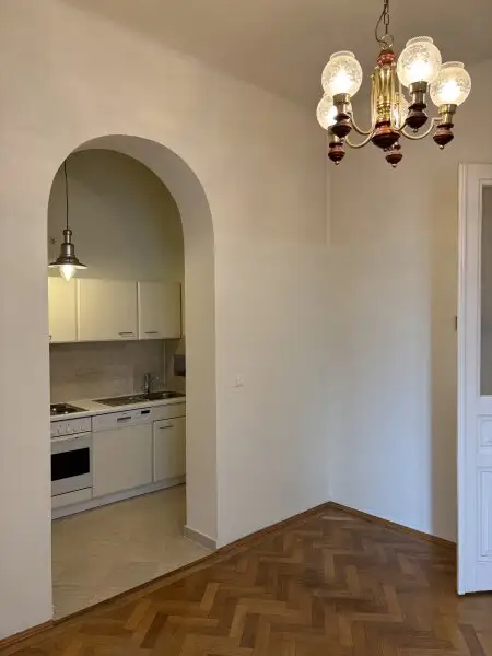 Charmante 2-Zimmer-Wohnung in repräsentativem Altbau – Ruhelage im Zentrum von Wiener Neustadt