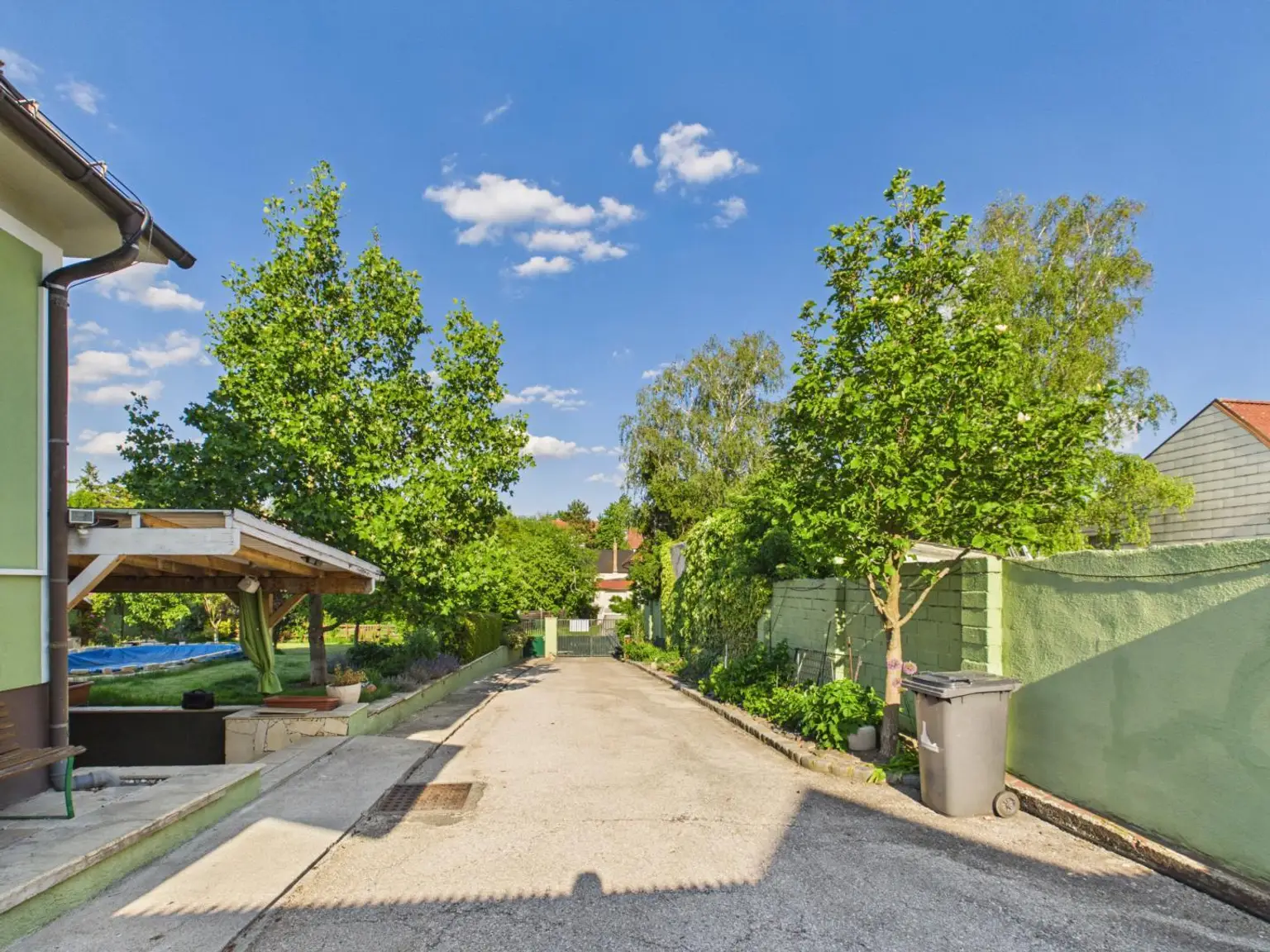 Zufahrt Carport