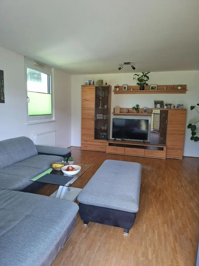 Top moderne Neubauwohnung mit Balkon