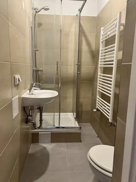 Altbaucharme - neu sanierte 2-Zimmer Wohnung - Nähe Landstraße