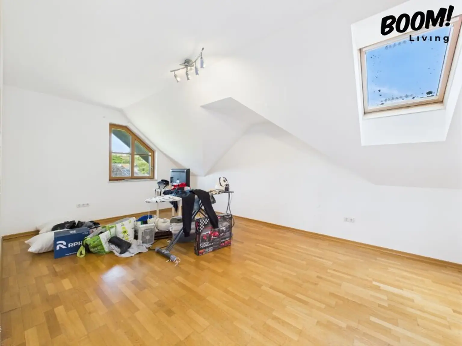 Exklusives Einfamilienhaus mit 8 Zimmern, sonniger Terrasse und weitläufigem Grundstück