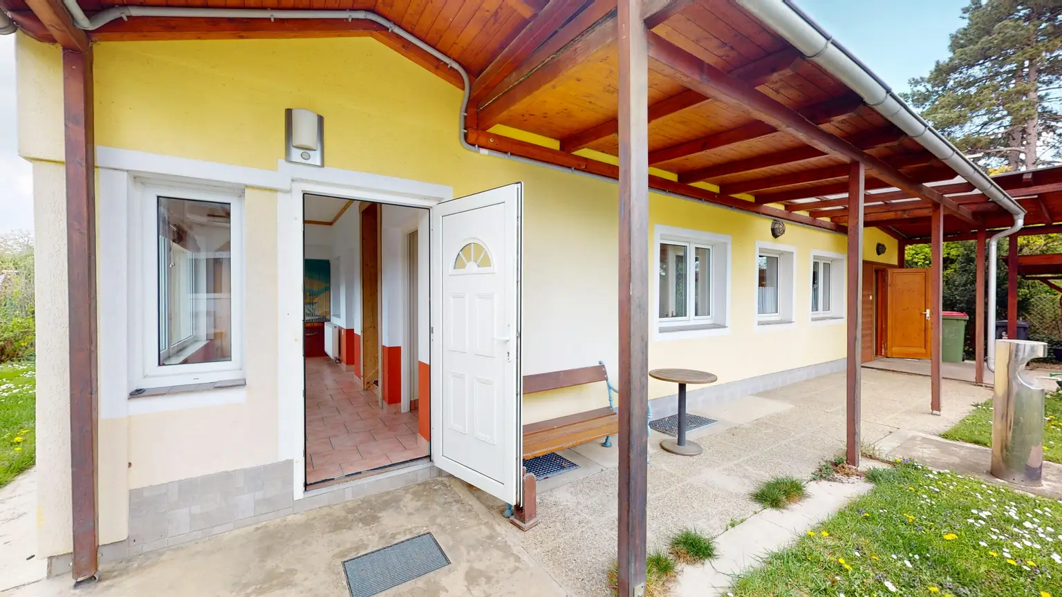 Einfamilienhaus mit großem Garten und Badezugang bei Groß-Enzersdorf